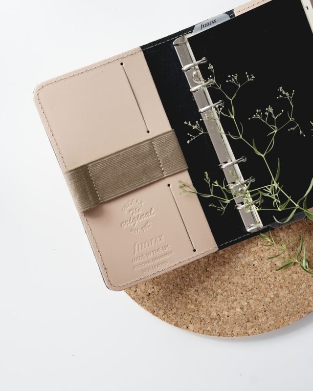 Photo by Renáta-Adrienn opened spiral book